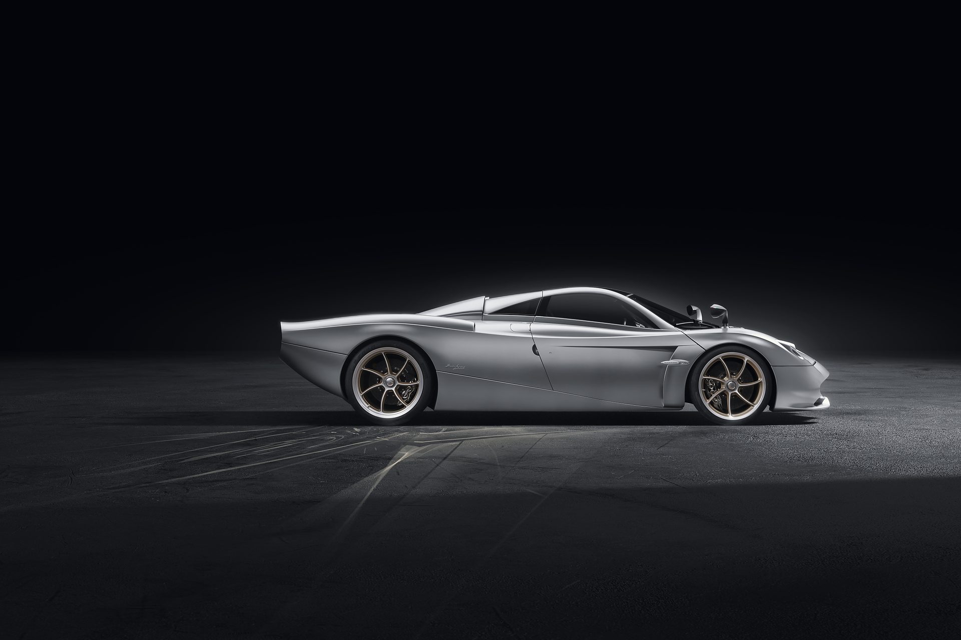 Pagani Huayra silver side profile studio